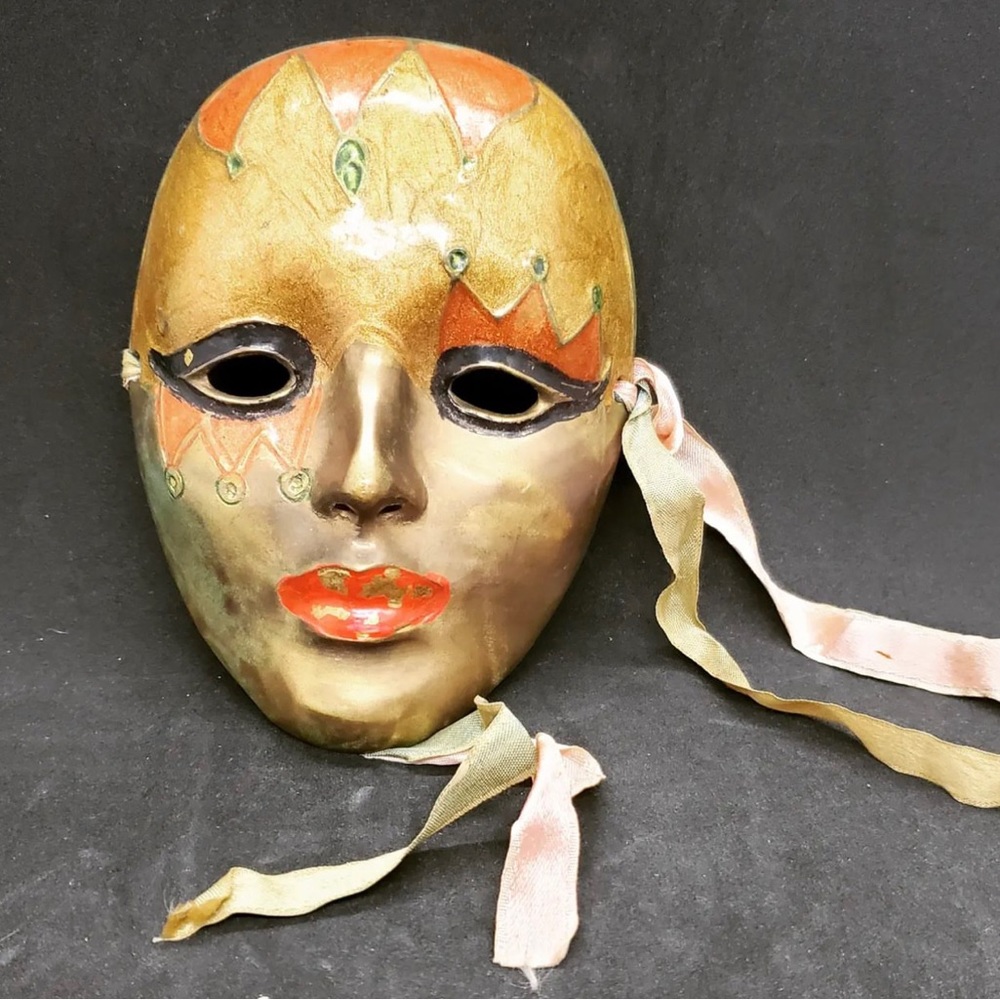 Vintage brass enameled masquerade mask wall decor: 6.25" x 4.75".